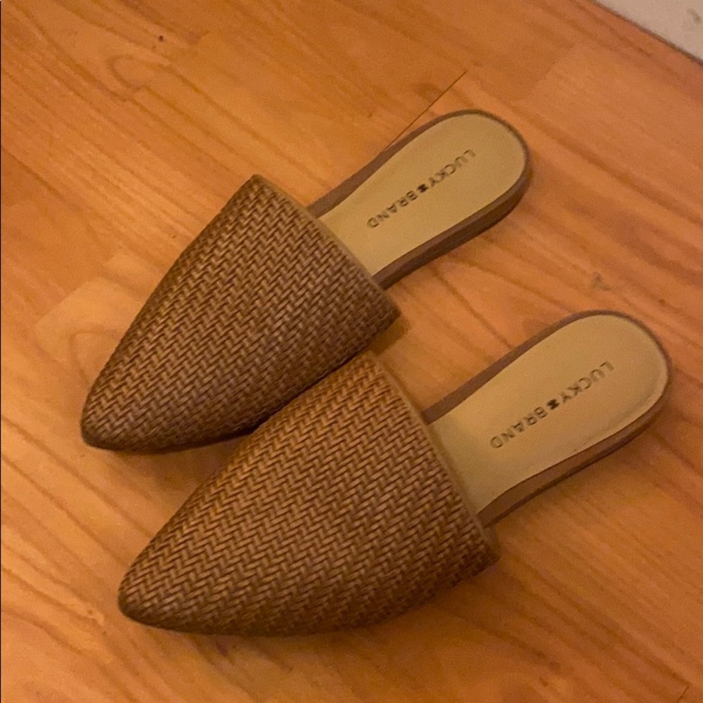 Lucky slides - brown woven. Size 7